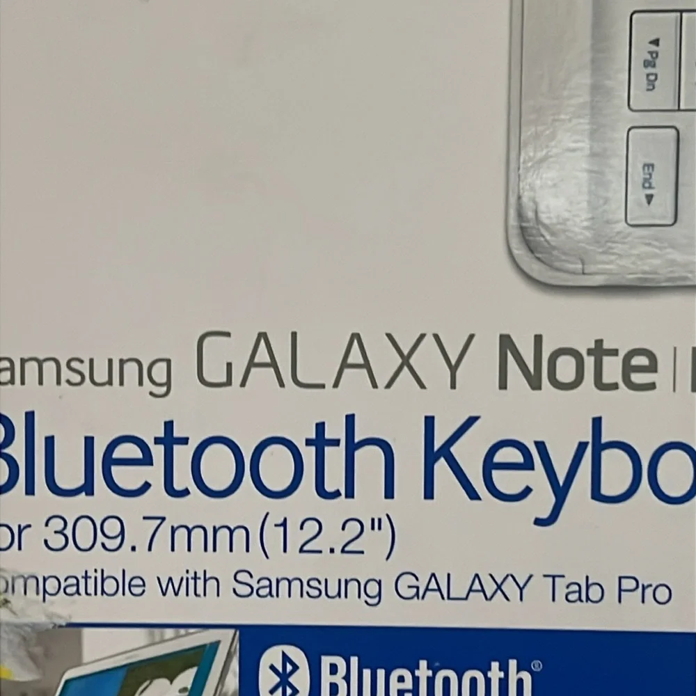 NWT Samsung Galaxy Note Pro Wireless White Blue tooth Keyboard